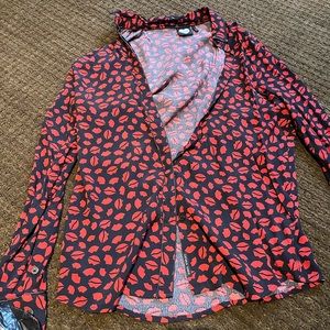 Blouse with kisses! Super cute , loose fit